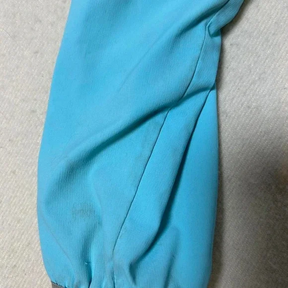 The North Face lightweight blue jacket with zipper pockets and adjustable waist - Picture 7 of 7